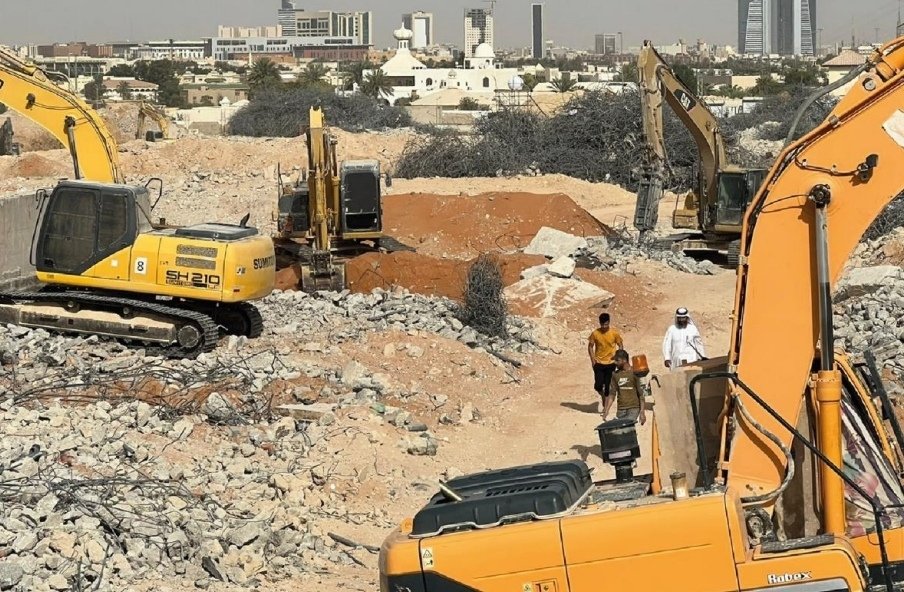 هدم المنشآت والمراكز التجارية والمولات